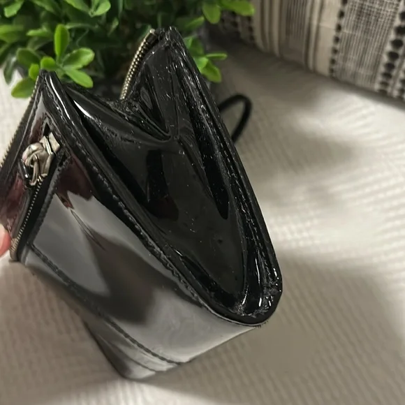 LOW START Coach patent leather wristlet - Picture 7 of 9